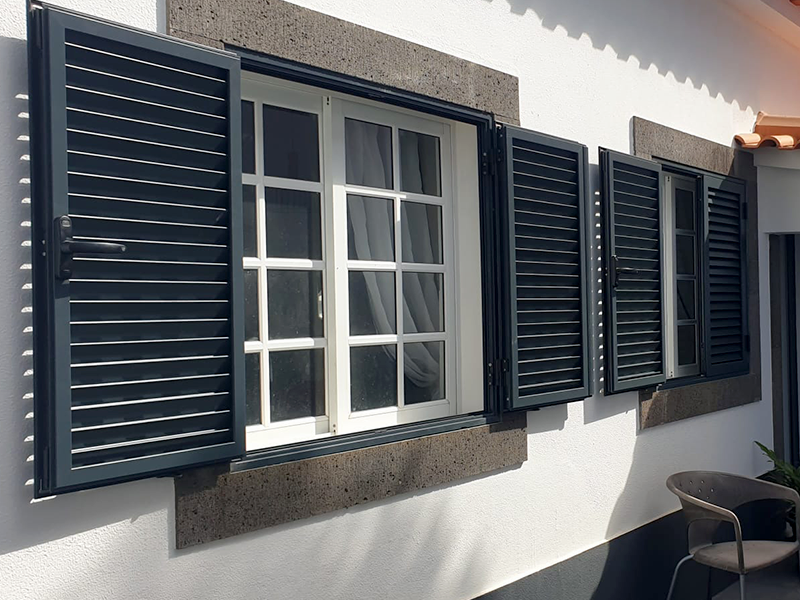 Janelas Oscilo-Batentes